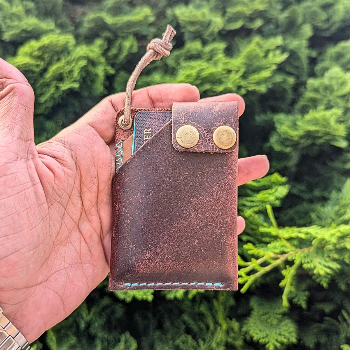 Minimalist Leather Pull Tab Wallet with Snap Button